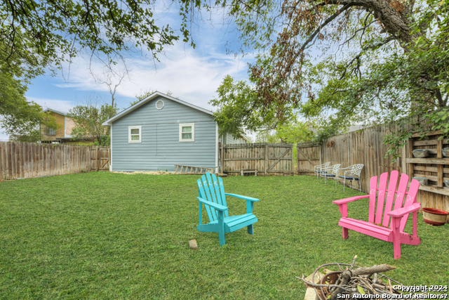 Listing photo id 18 for 453 Mitchell St W