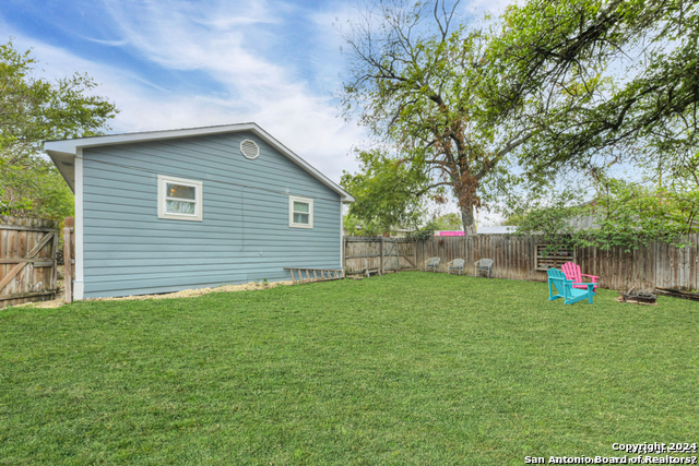 Listing photo id 19 for 453 Mitchell St W