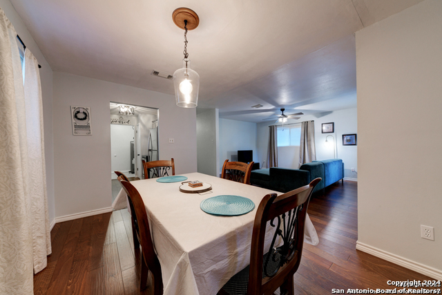 Listing photo id 5 for 453 Mitchell St W