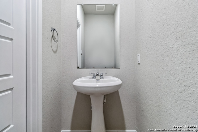 Listing photo id 14 for 3925 Abbott Pass