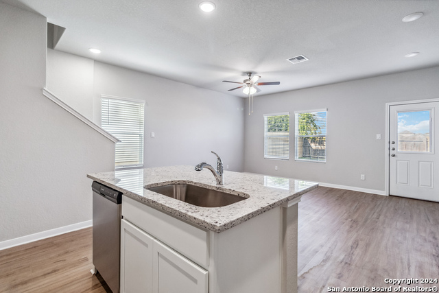 Listing photo id 4 for 3925 Abbott Pass