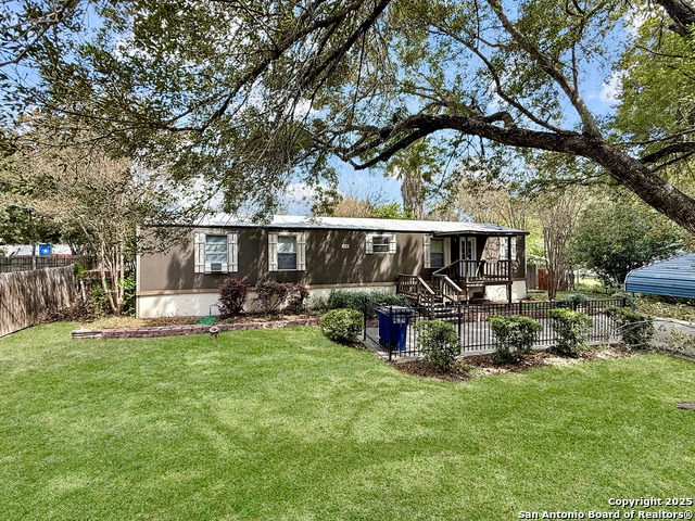 Listing photo id 0 for 1521 Pecan Dr Nw