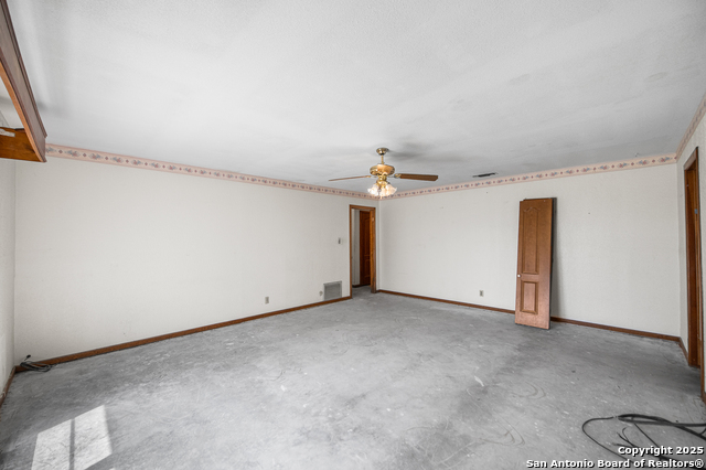 Image 26 of 78 For 0 Fm 2200