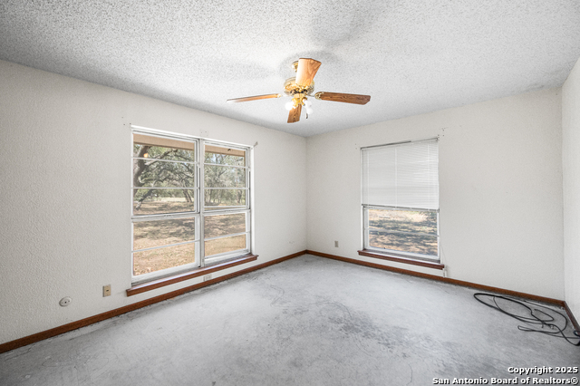 Image 39 of 78 For 0 Fm 2200