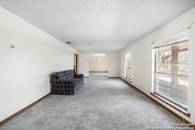 Image 4 of 78 For 0 Fm 2200