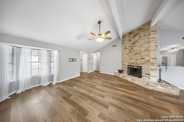 Listing photo id 3 for 6522 Forest Village