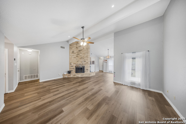 Listing photo id 4 for 6522 Forest Village