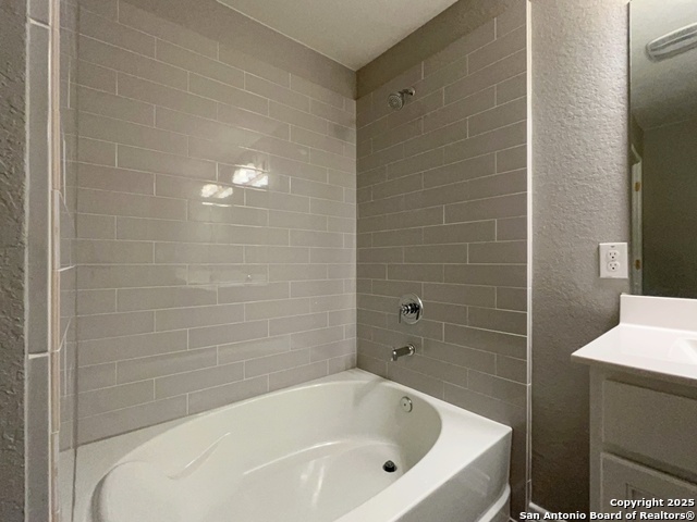 Image 24 of 52 For 8018 Kingfisher Landing