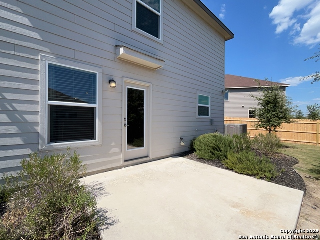 Image 34 of 52 For 8018 Kingfisher Landing