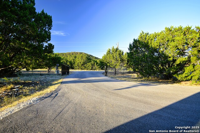 Listing photo id 50 for 1909 Bear Springs Trail