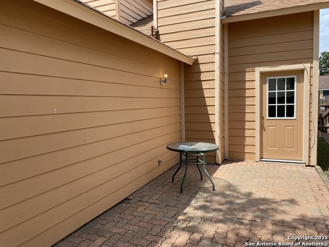 Image 21 of 30 For 9346 Village Lance