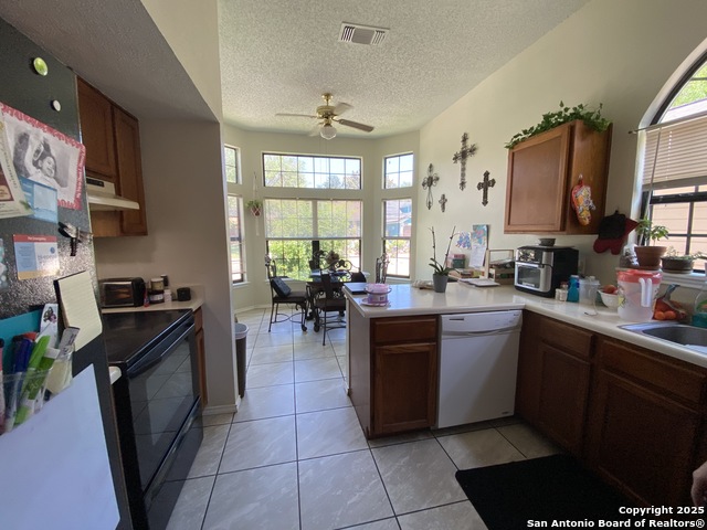 Image 4 of 30 For 9346 Village Lance