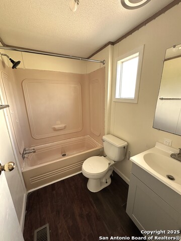 Listing photo id 3 for 1434 Cr 665  