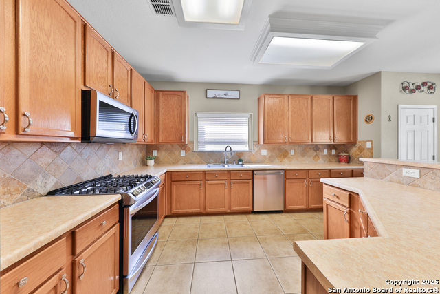 Listing photo id 22 for 5711 Lasalle
