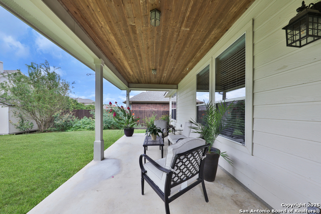 Listing photo id 35 for 5711 Lasalle