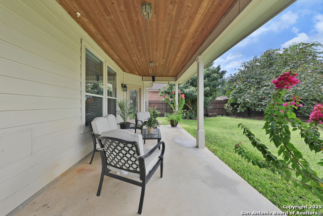 Listing photo id 36 for 5711 Lasalle