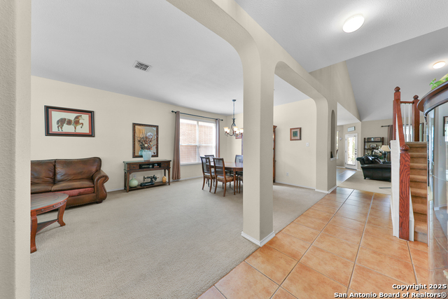 Listing photo id 4 for 5711 Lasalle