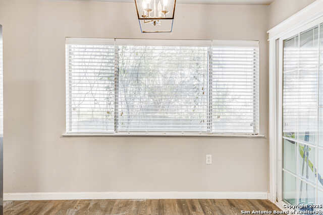 Listing photo id 10 for 8308 Spring Town