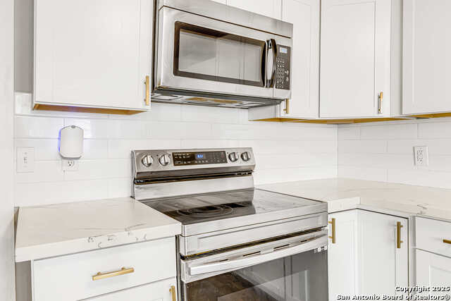 Listing photo id 11 for 8308 Spring Town