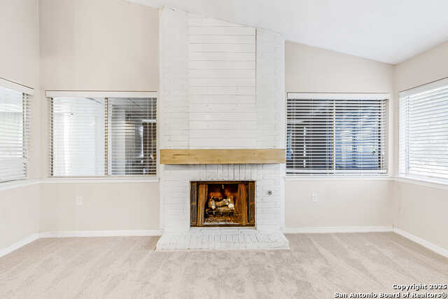 Listing photo id 15 for 8308 Spring Town