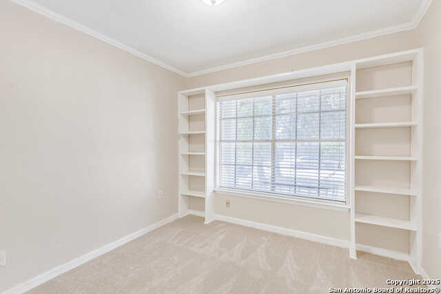 Listing photo id 16 for 8308 Spring Town