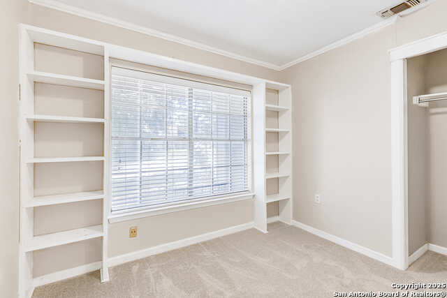 Listing photo id 17 for 8308 Spring Town