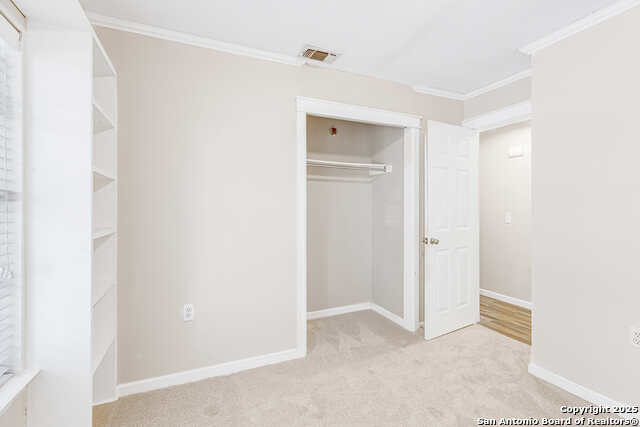 Listing photo id 18 for 8308 Spring Town