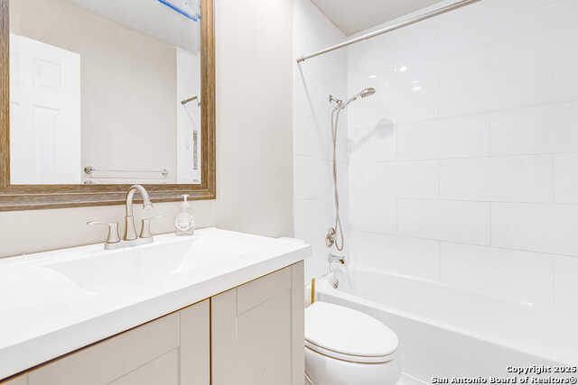 Listing photo id 21 for 8308 Spring Town