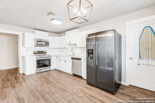 Listing photo id 3 for 8308 Spring Town