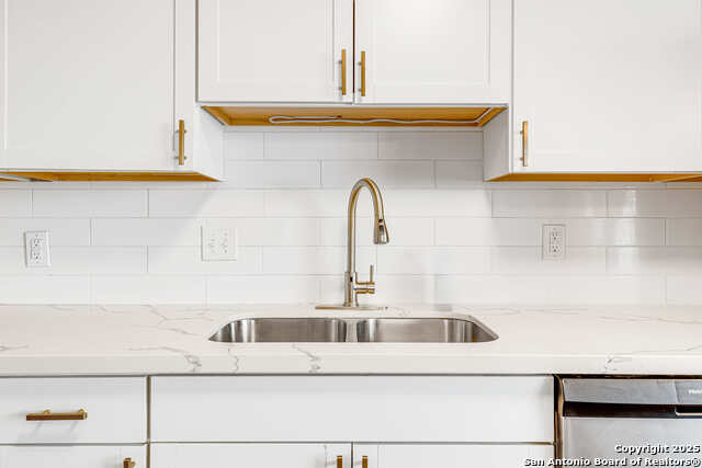 Listing photo id 4 for 8308 Spring Town