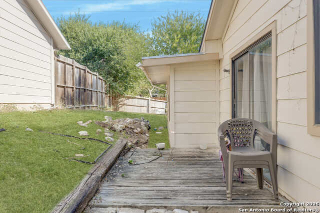 Listing photo id 5 for 8308 Spring Town