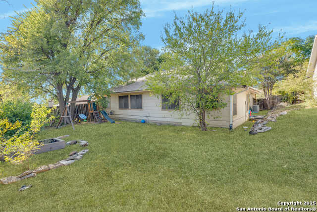 Listing photo id 6 for 8308 Spring Town