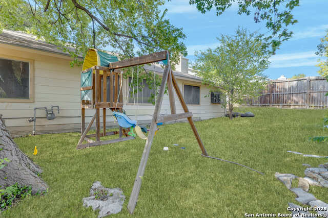 Listing photo id 7 for 8308 Spring Town