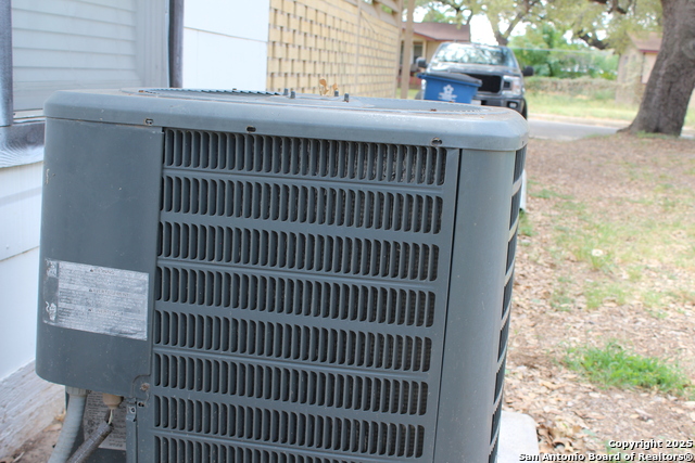 Image 11 of 13 For 400 Mockingbird Ln