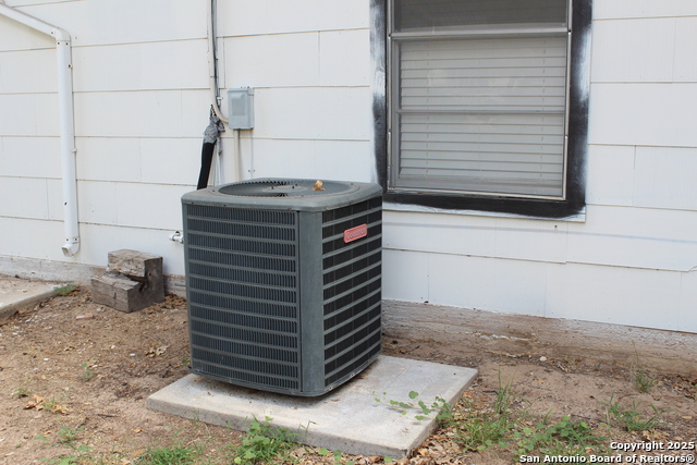 Image 12 of 13 For 400 Mockingbird Ln