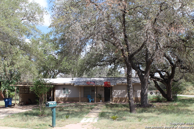 Image 2 of 13 For 400 Mockingbird Ln