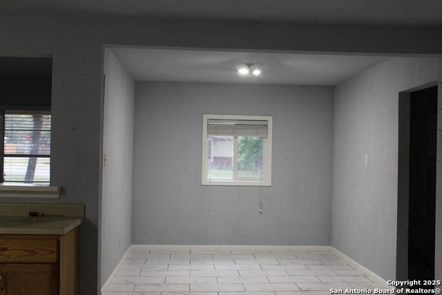 Image 3 of 13 For 400 Mockingbird Ln