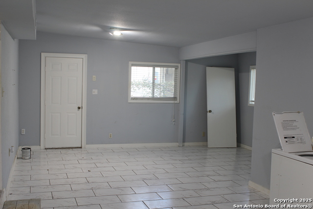 Image 7 of 13 For 400 Mockingbird Ln