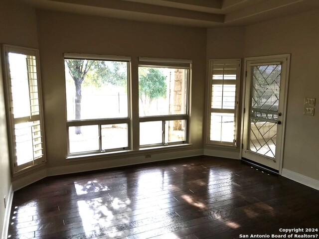 Image 16 of 32 For 19130 Kristen