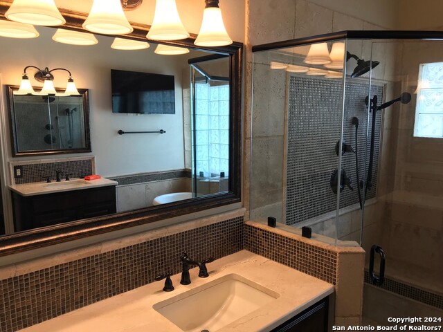 Image 17 of 32 For 19130 Kristen