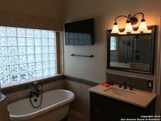 Image 18 of 32 For 19130 Kristen