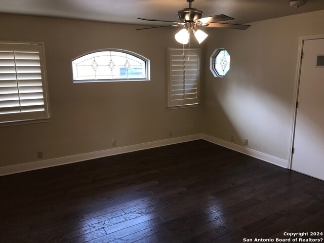 Image 21 of 32 For 19130 Kristen