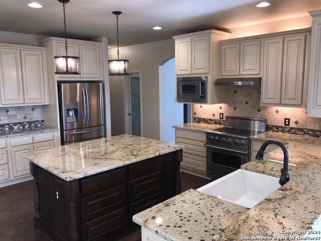 Image 7 of 32 For 19130 Kristen