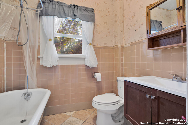 Image 6 of 13 For 425 Essex  