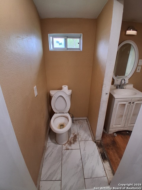 Listing photo id 8 for 726 Olive S