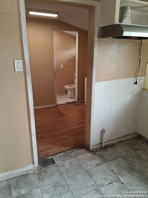 Listing photo id 12 for 726 Olive S