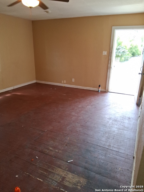 Listing photo id 13 for 726 Olive S