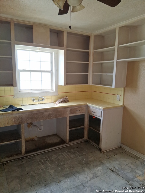 Listing photo id 15 for 726 Olive S