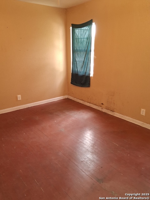 Listing photo id 17 for 726 Olive S