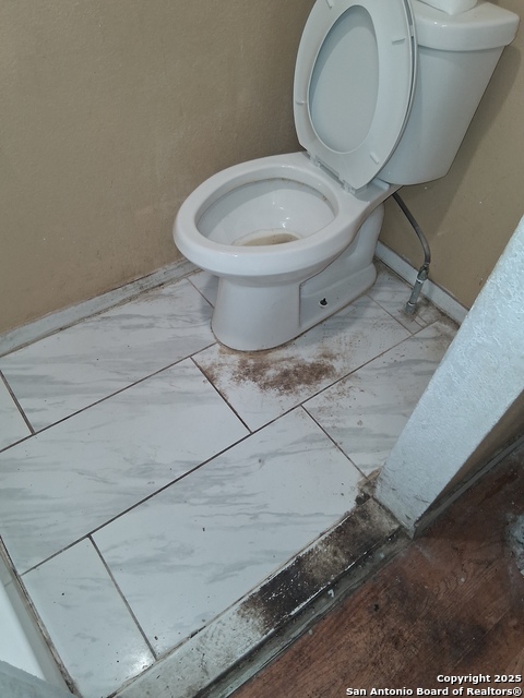 Listing photo id 22 for 726 Olive S